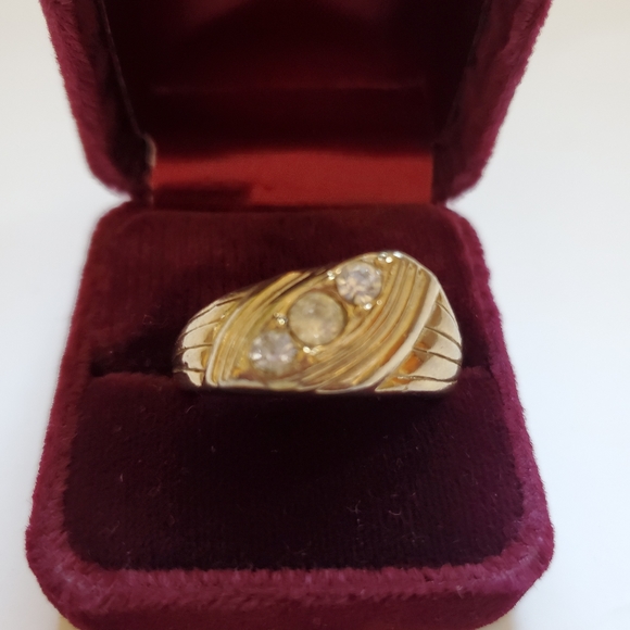 Vintage Ring - Picture 2 of 4